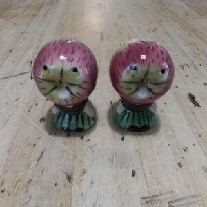 Vintage Anthropomorphic Apple Salt And Pepper Shakers Made In Japan